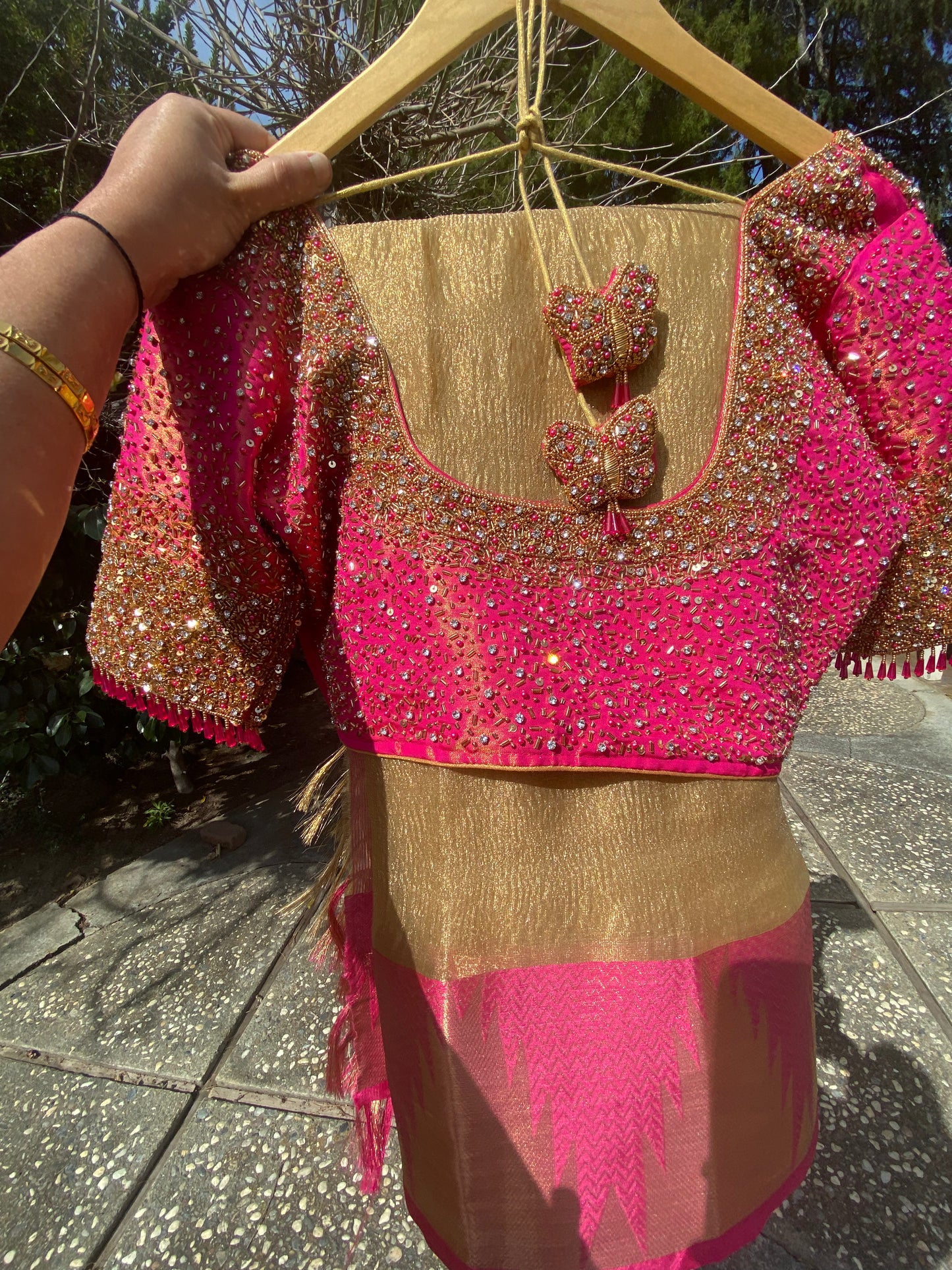 Tissue crush Saree with Readymade Stitched Maggam Aari blouse|Fits 36"margin upto 42”|