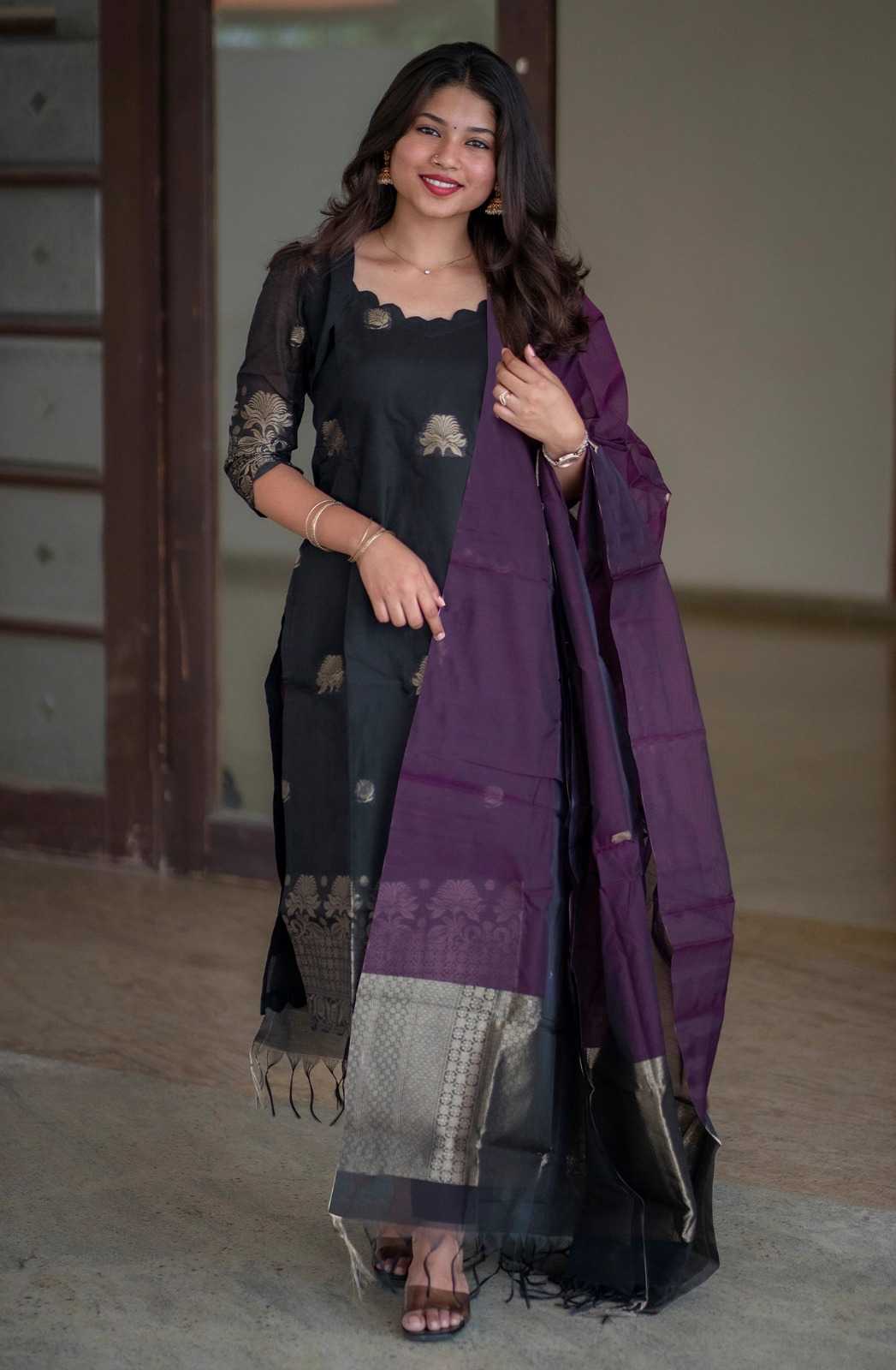 Jalarneck Art Silk Printed Suit in Black