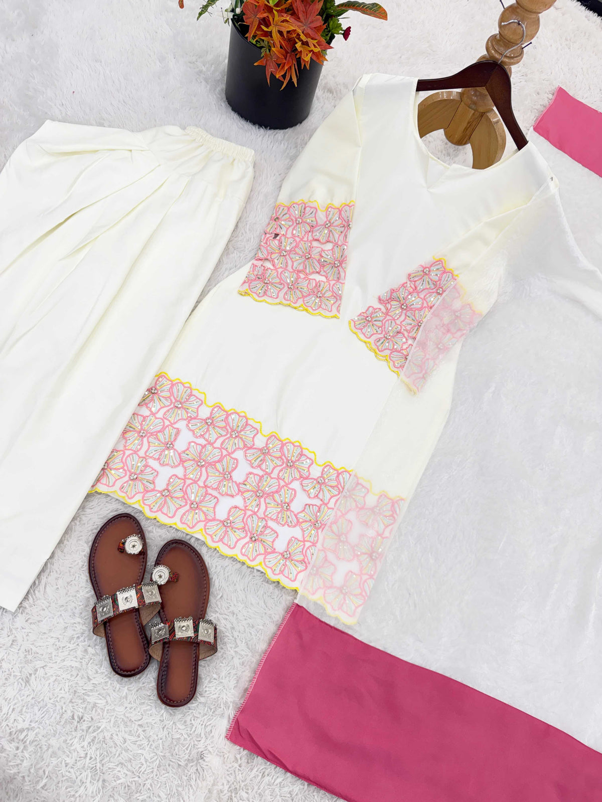 Crepe Embroidery Suit 889