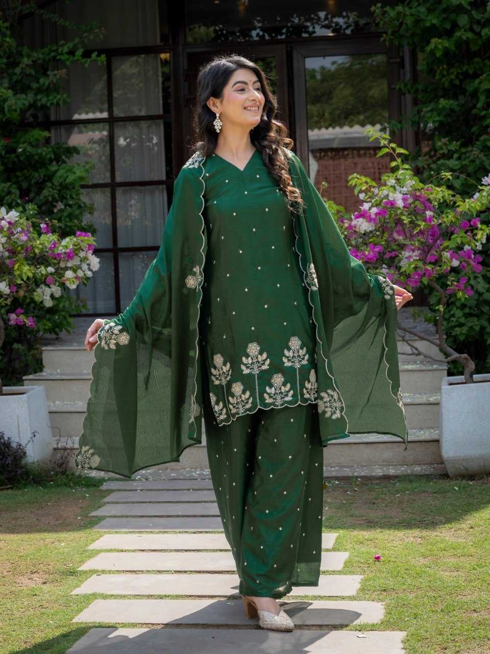Chinon Ladies Suit