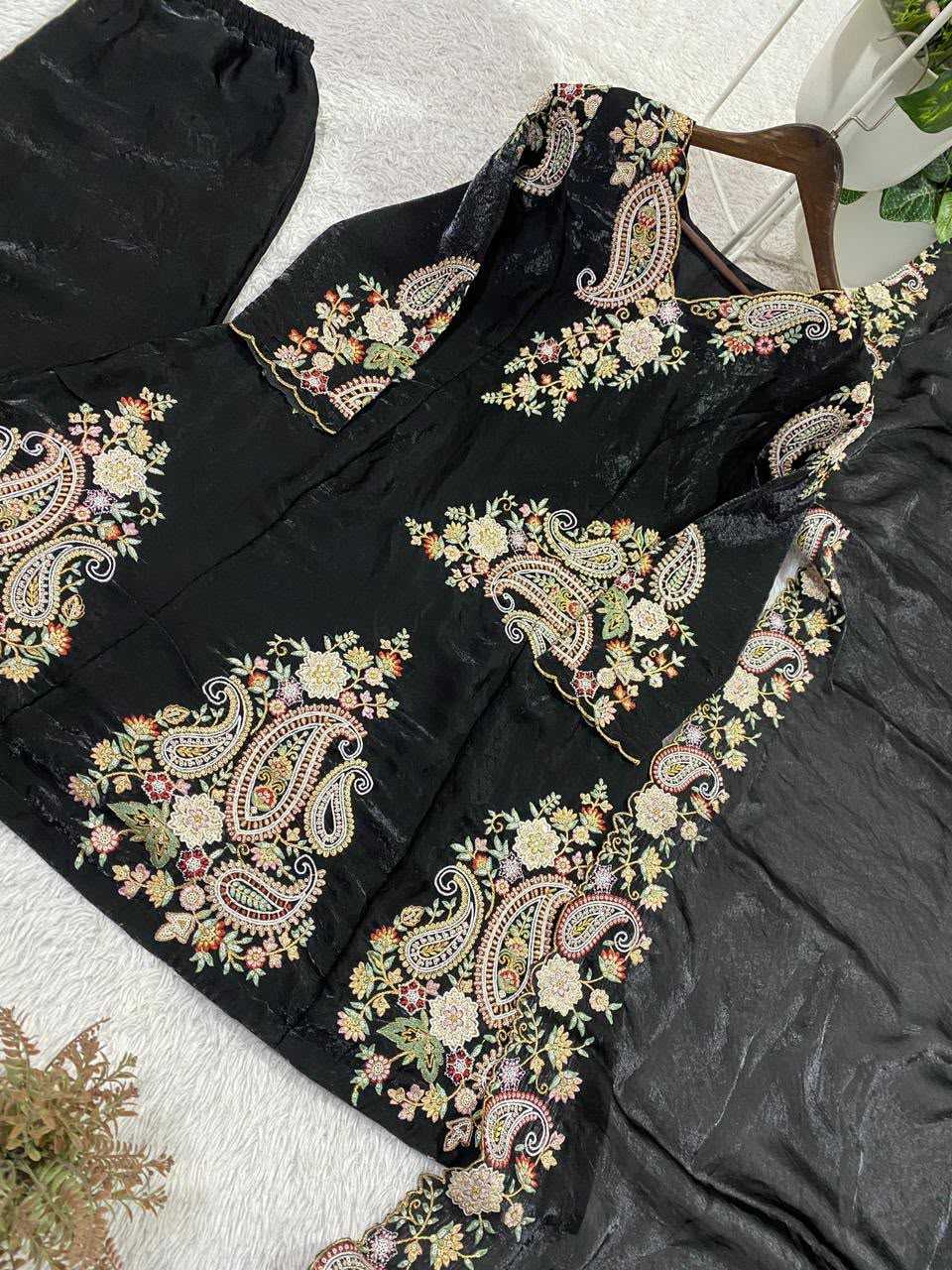 Fendy Embroidery Suit in White