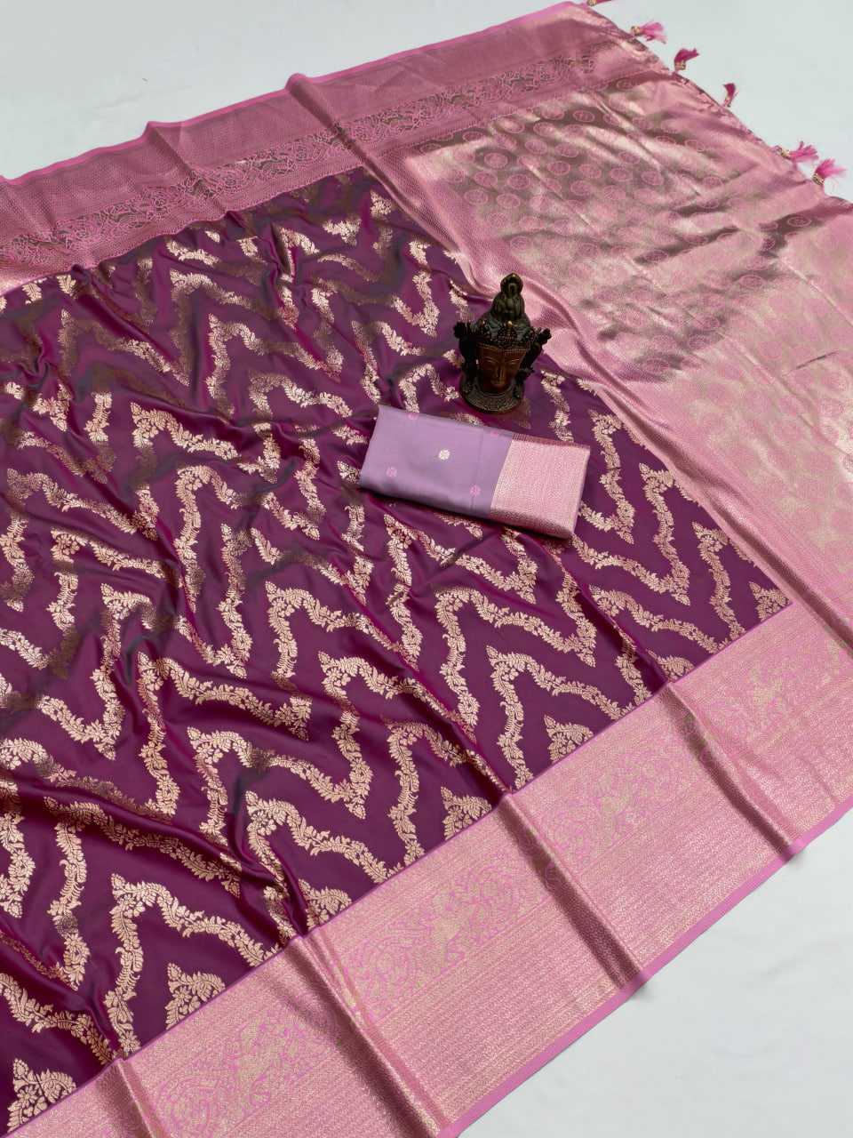 https://keevaaexports.b-cdn.net/images/colorwiseimage/2026/03/ynf-banarasi-soft-silk-kesh634-necklace-silk-sarees-festive-collections-wholesale-banarasi-silk-sarees-silk-sarees-with-blouse-festival-silk-sarees-manufacturer-2026-03-11_12_31_18-69b1133ecd124.jpg