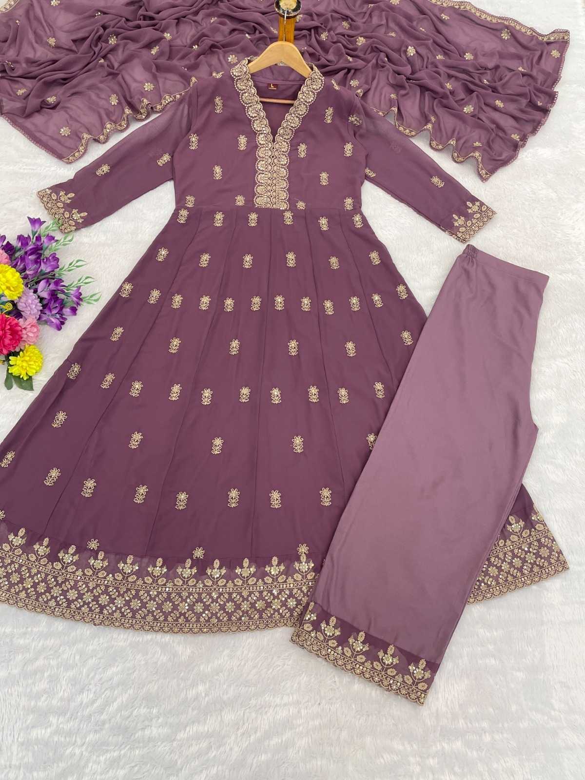 Fancy Ladies Suit in Lavender