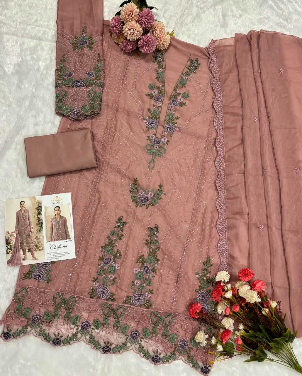 Chinon Ladies Suit in Peach