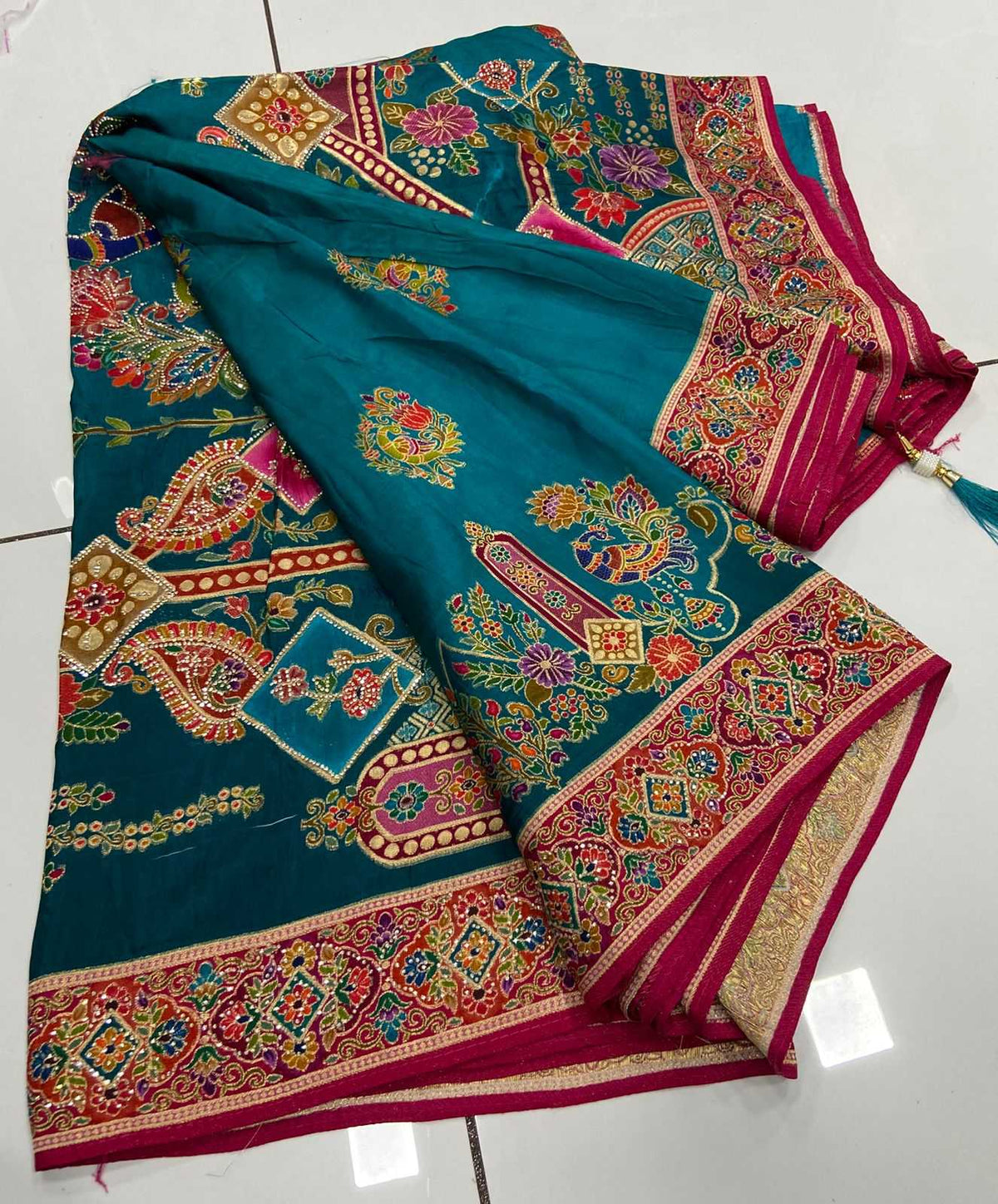 Hridvani Viscose Printed Saree