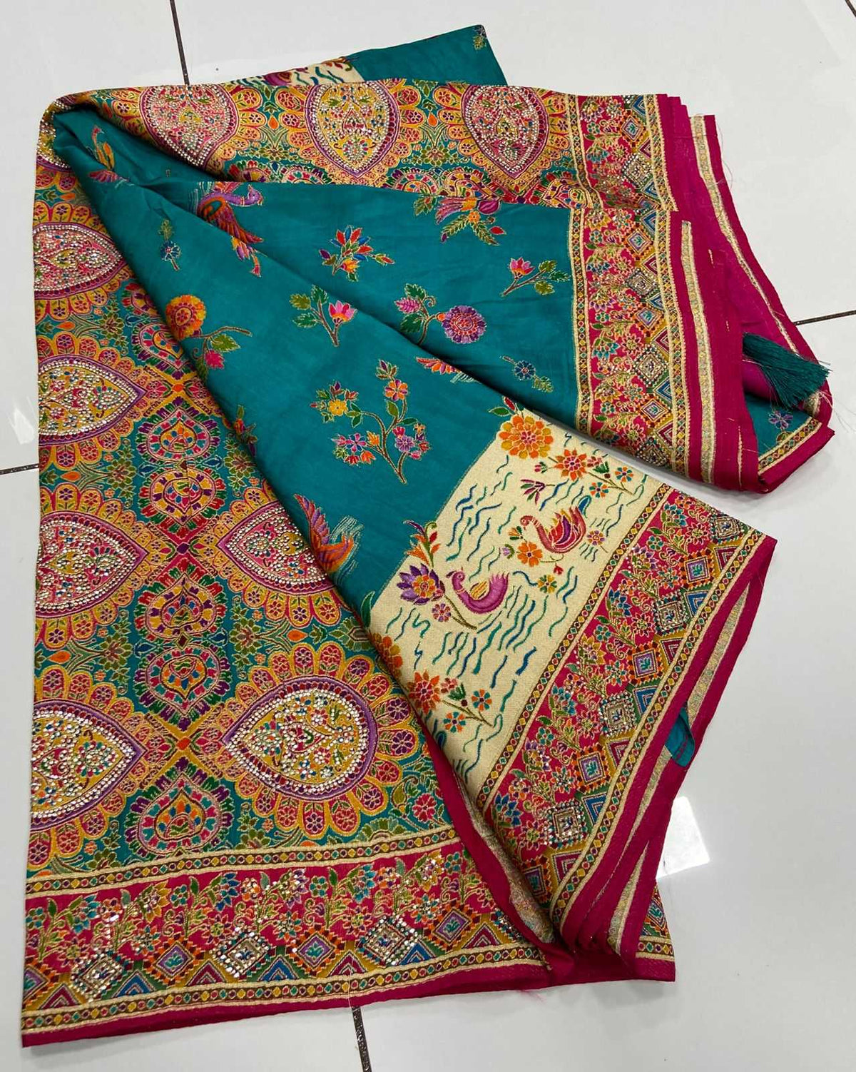 Hridvani Viscose Printed Saree