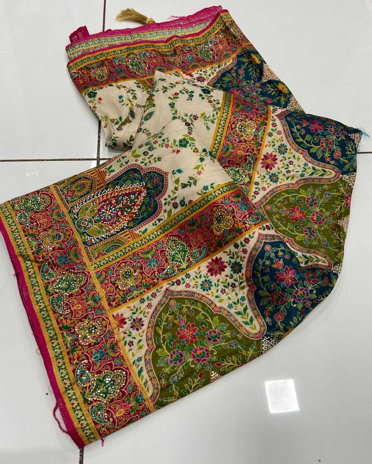 Hridvani Viscose Printed Saree