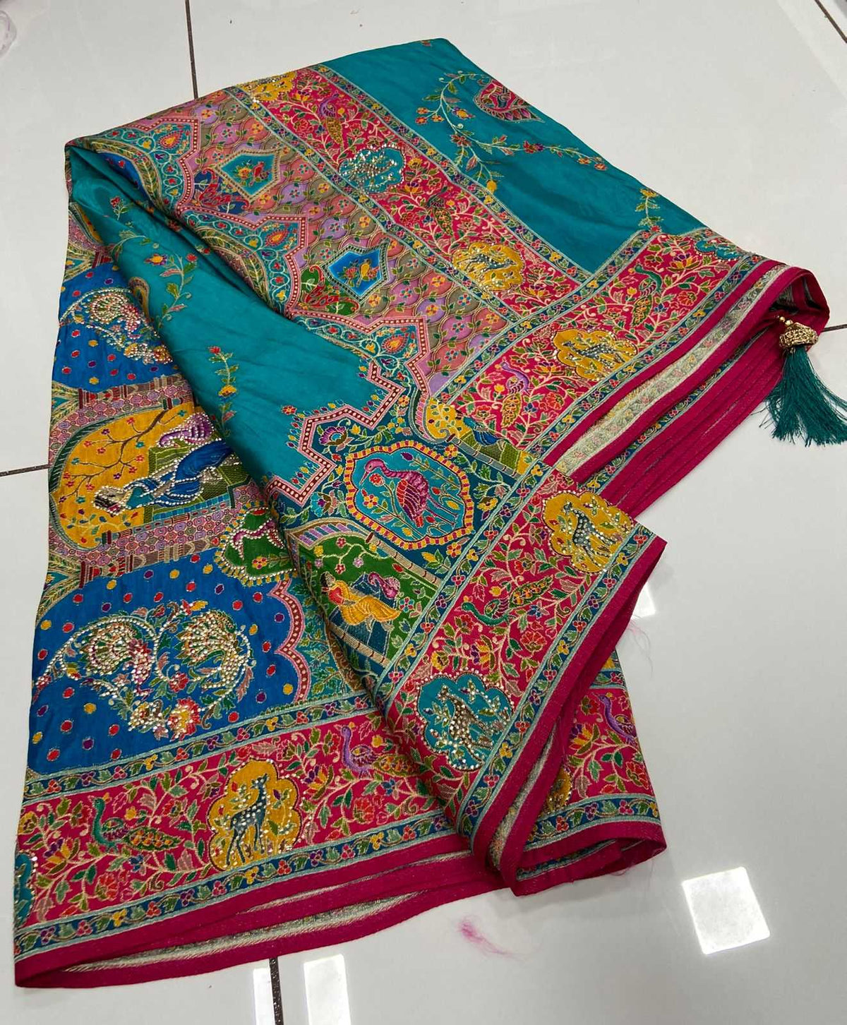 Hridvani Viscose Printed Saree