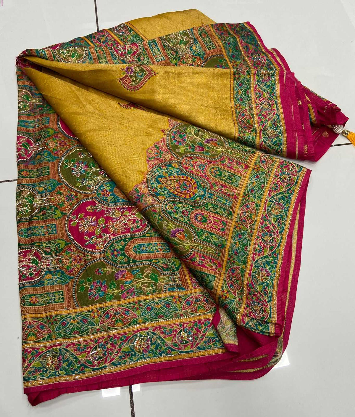 Hridvani Viscose Printed Saree