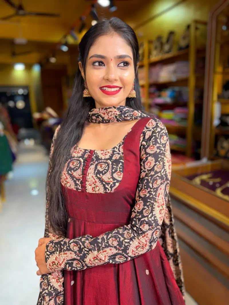 Kriti Georgette Printed Gown