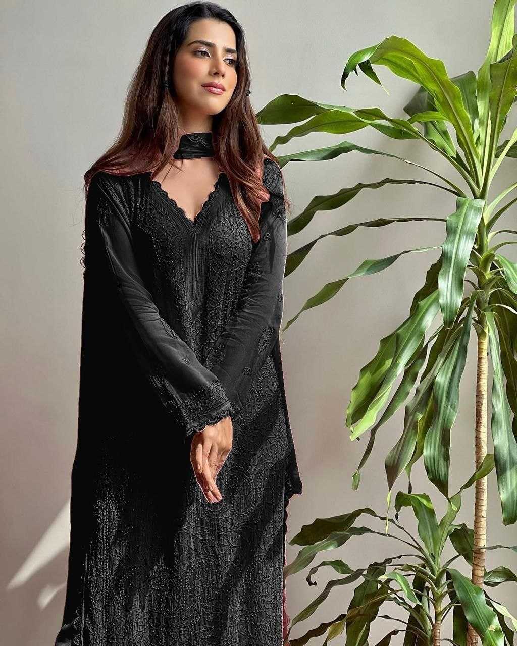 Georgette Embroidery Suit in Peach