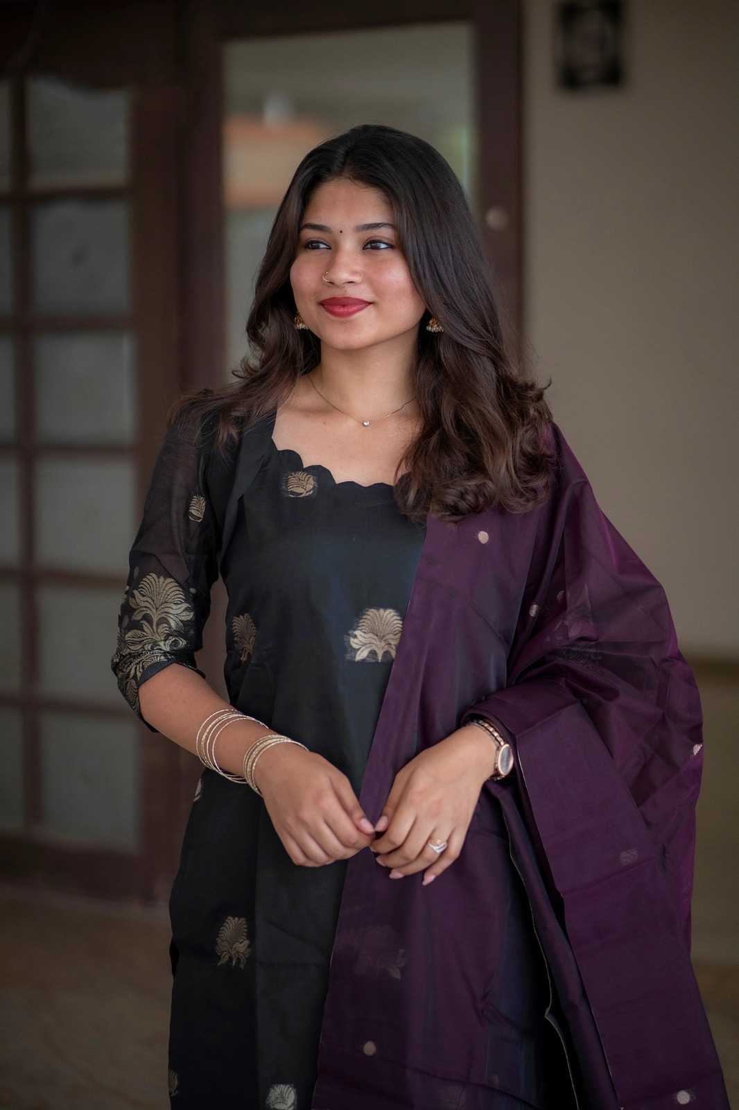 Jalarneck Art Silk Printed Suit in Black