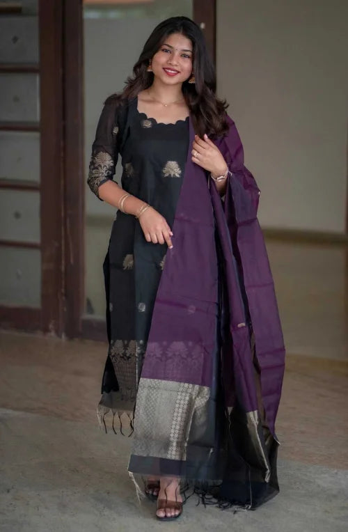 Jalarneck Art Silk Printed Suit in Black
