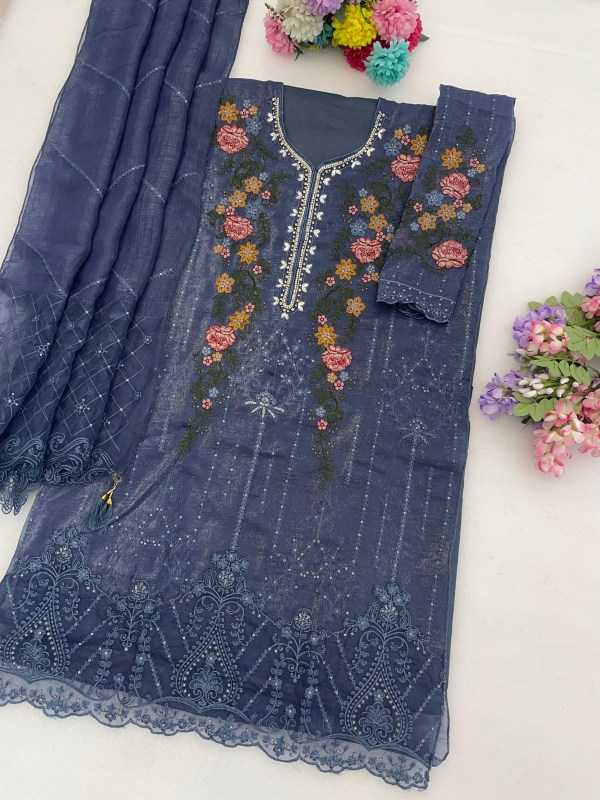 Crunchi Embroidery Suit