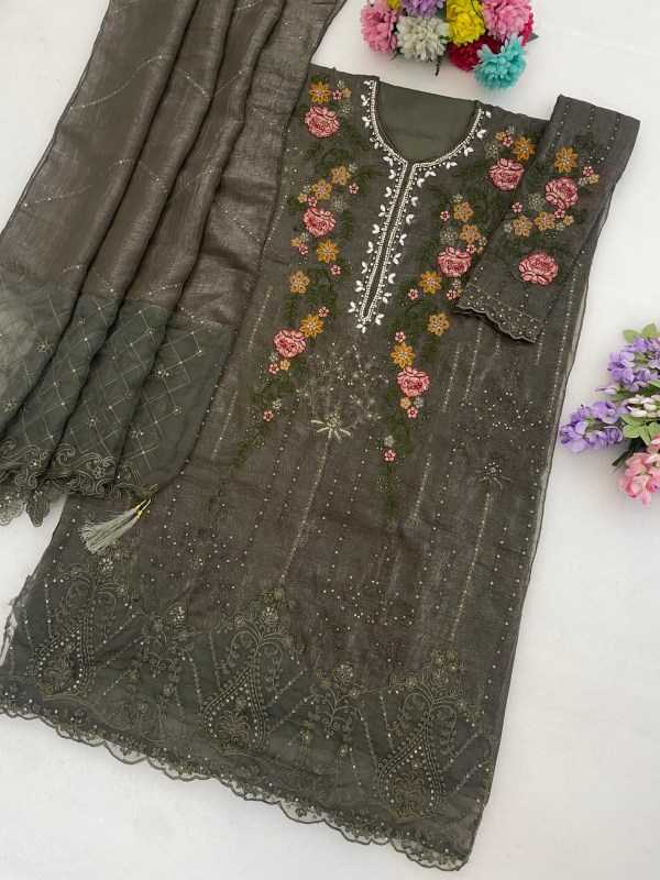 Crunchi Embroidery Suit