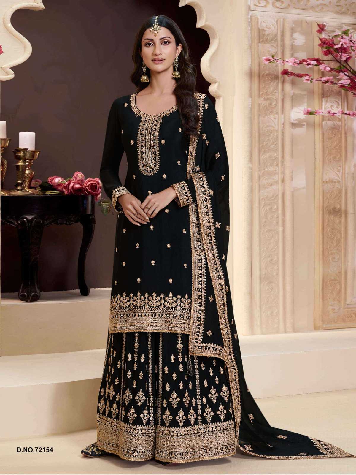 Chinon Embroidery Suit 71151
