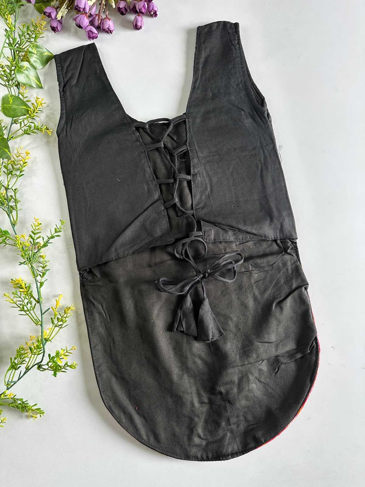 Aishi Soft Cotton V-neck Blouse