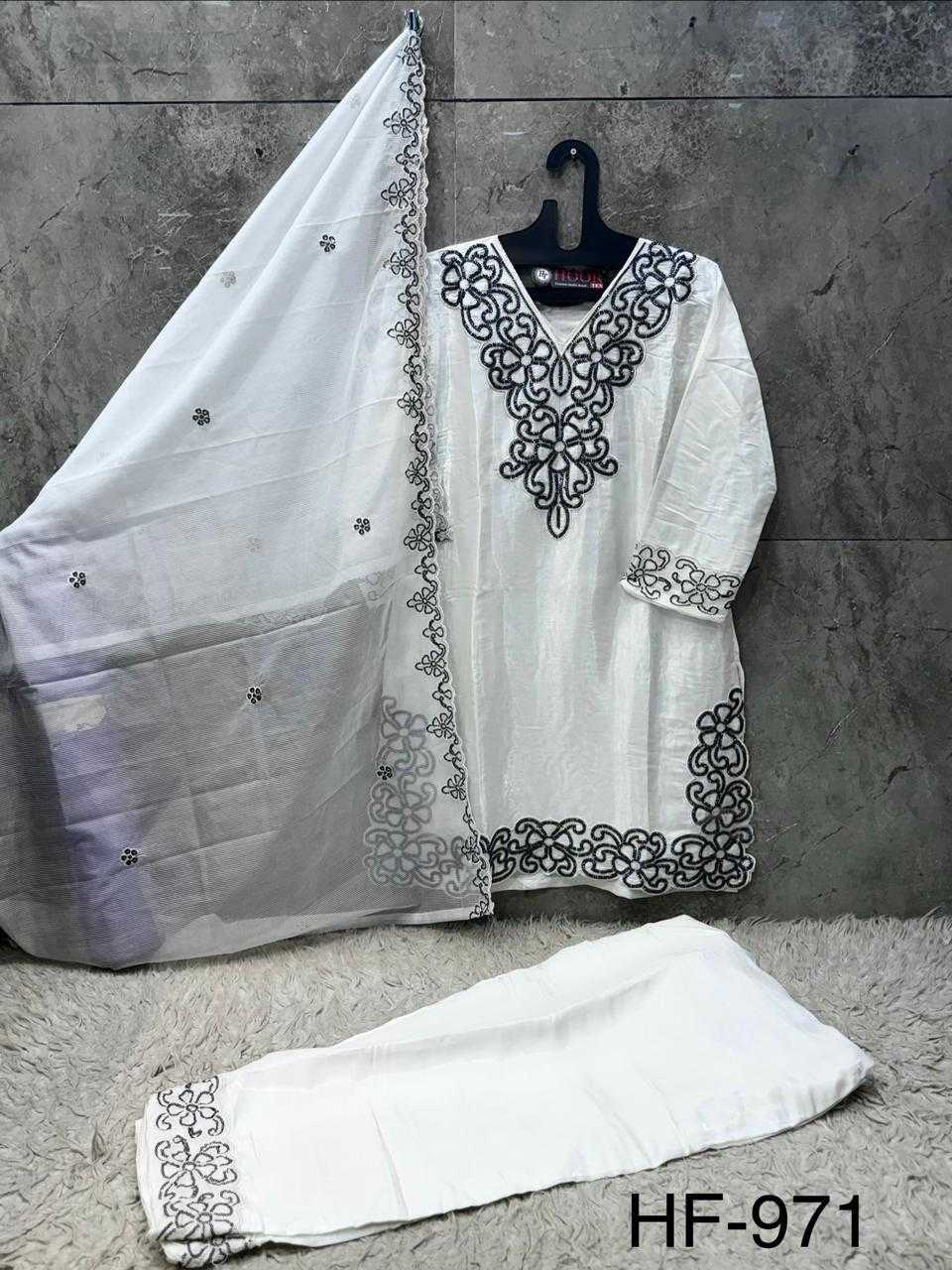 Heavy Roman Silk Ladies Suit in Mint Green