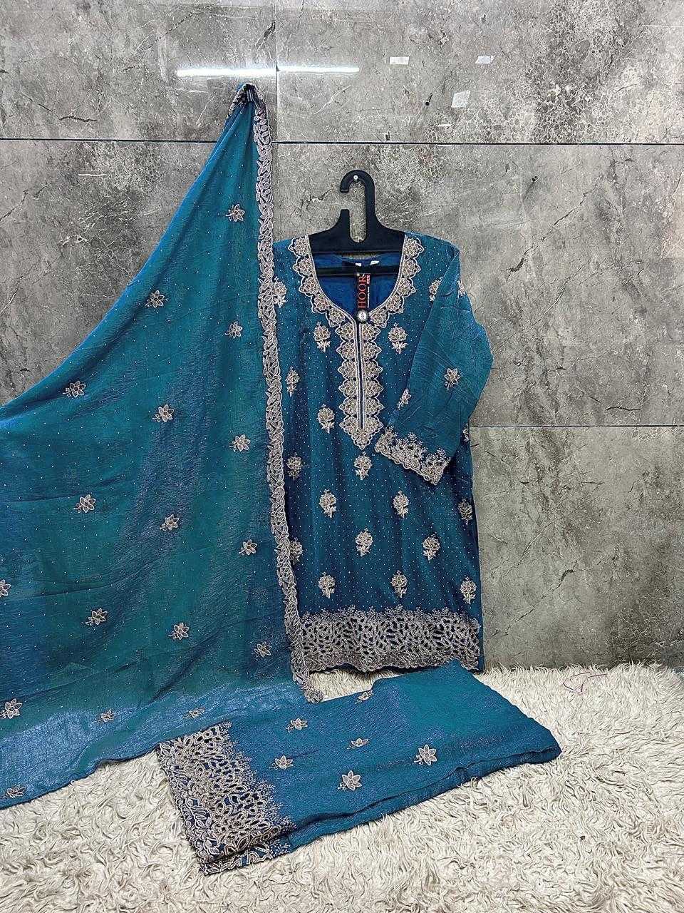Crunchi Pakistani Suit