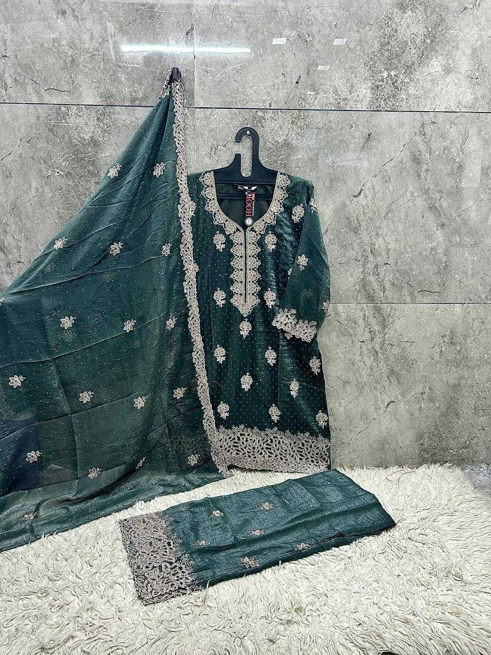 Crunchi Pakistani Suit