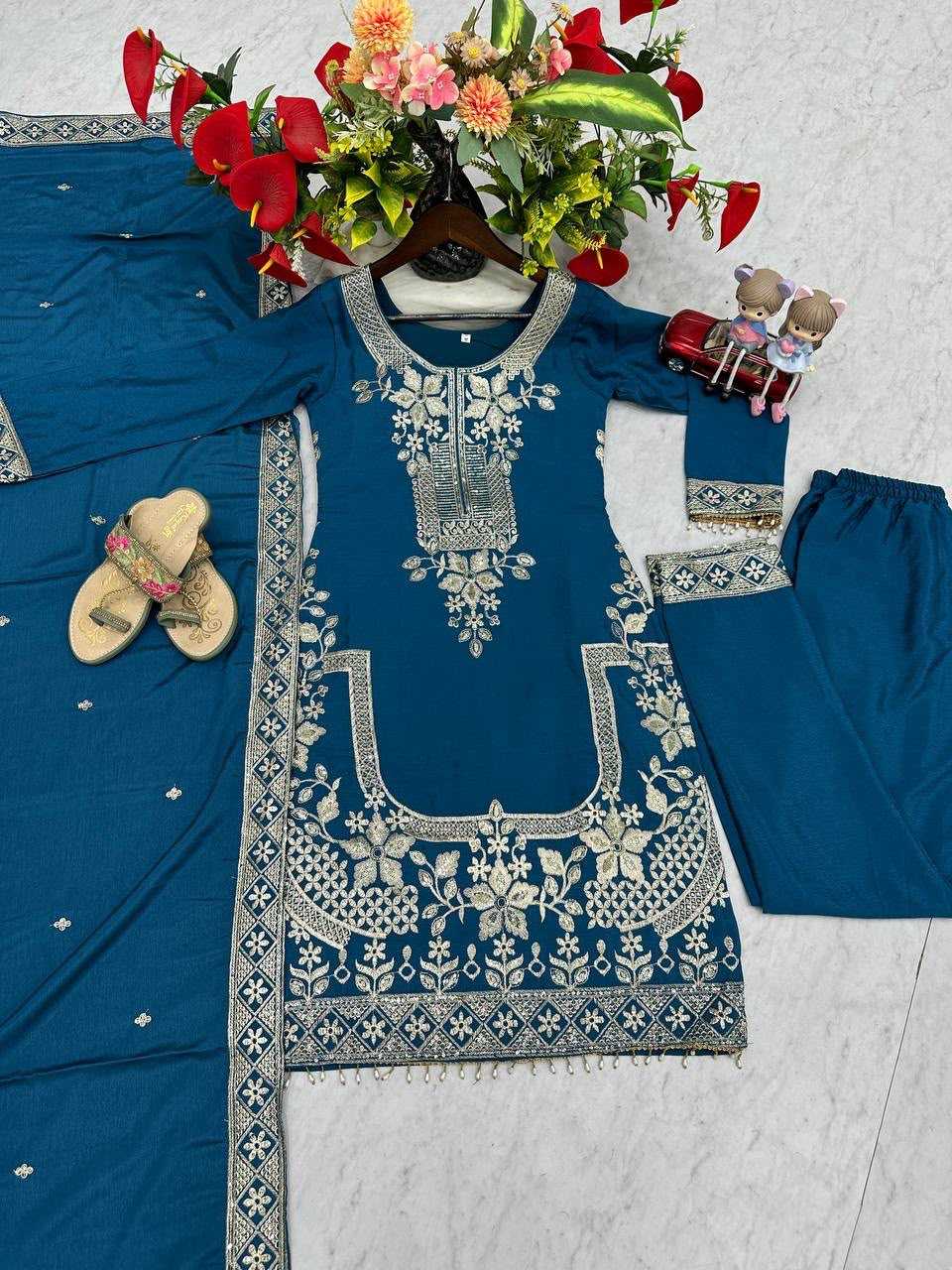 Chinon Ladies Suit in Morpich