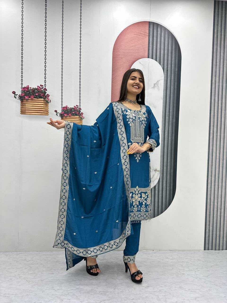 Chinon Ladies Suit in Morpich