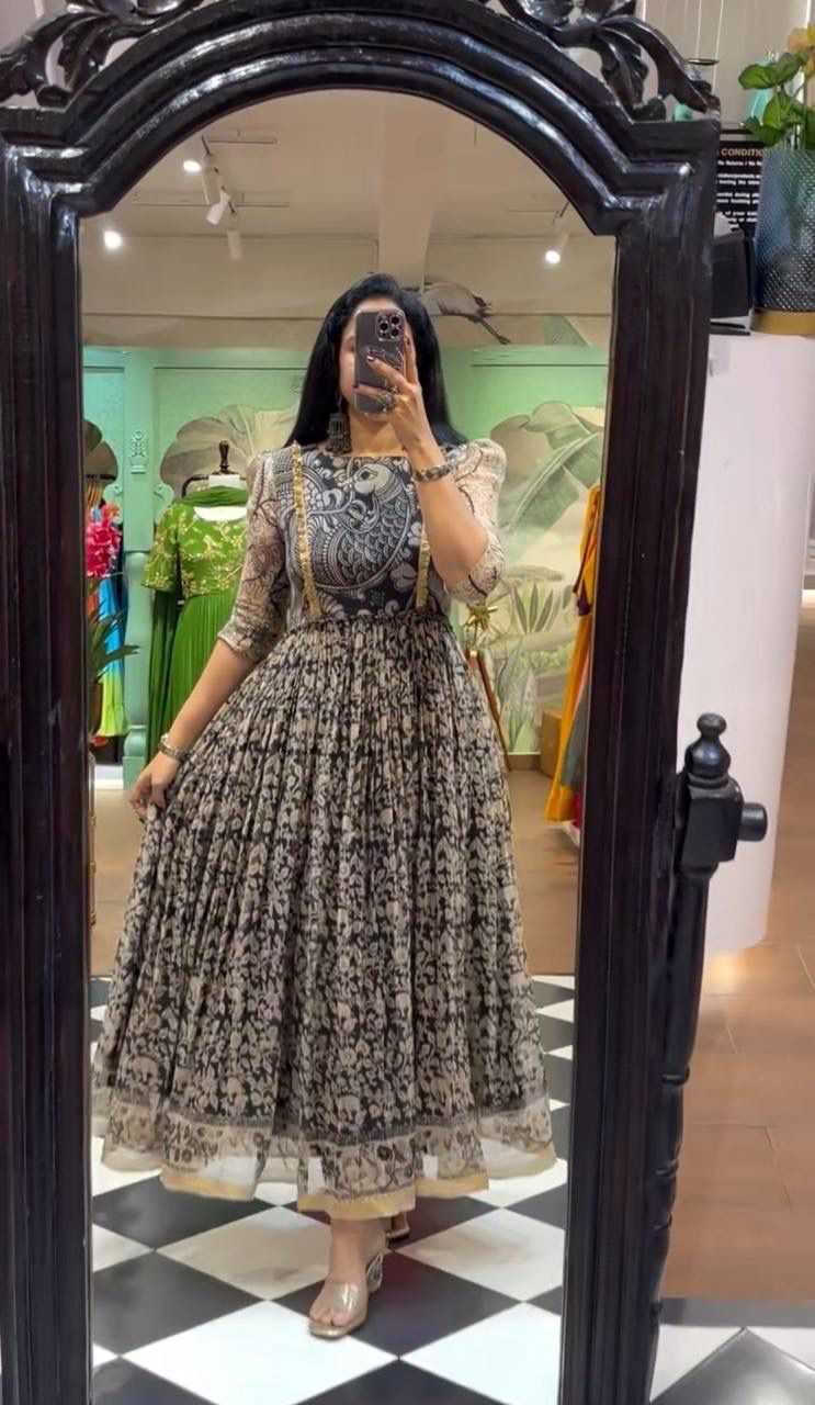 Kota Checks Printed Gown