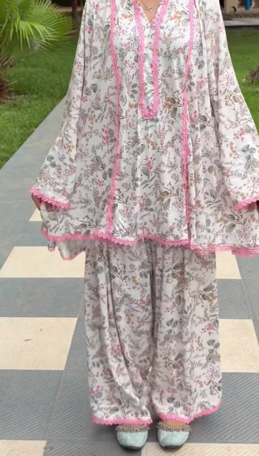Crepe Ladies Suit