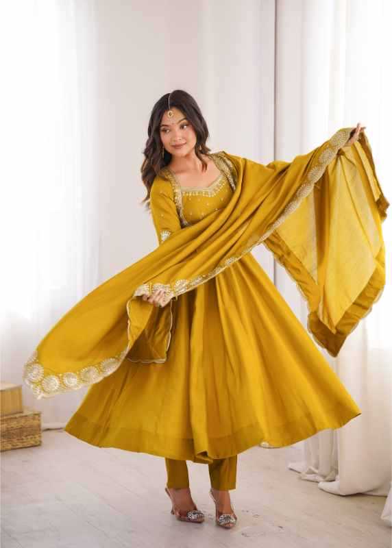 Heavy Roman Silk Embroidery Gown in Pink