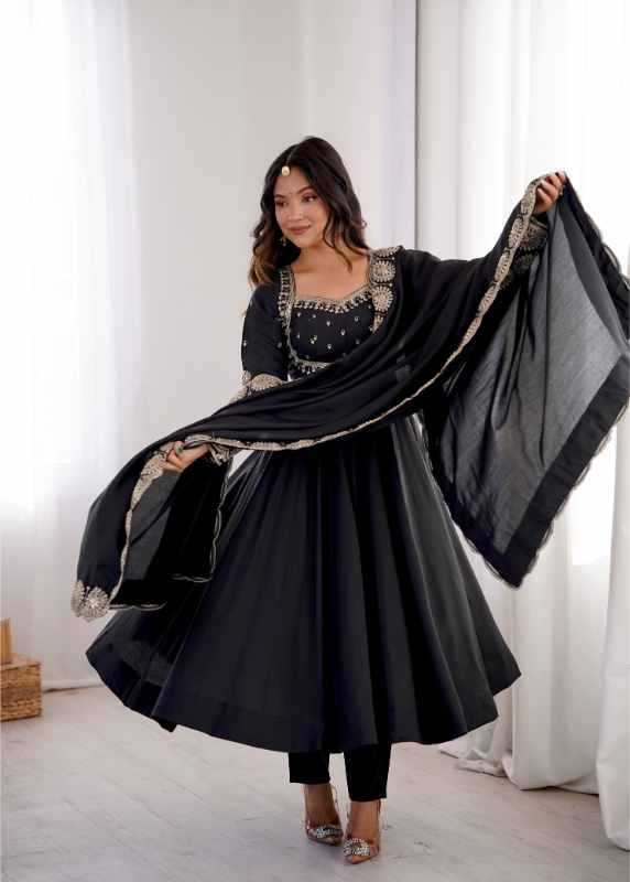 Heavy Roman Silk Embroidery Gown in Pink