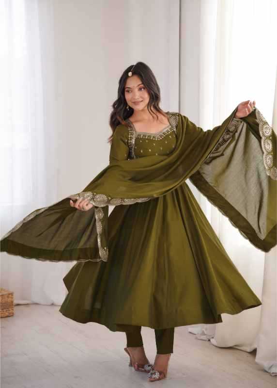 Heavy Roman Silk Embroidery Gown in Pink