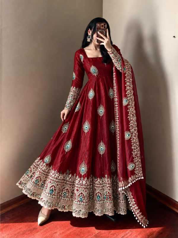 Fendy Embroidery Gown in Off White