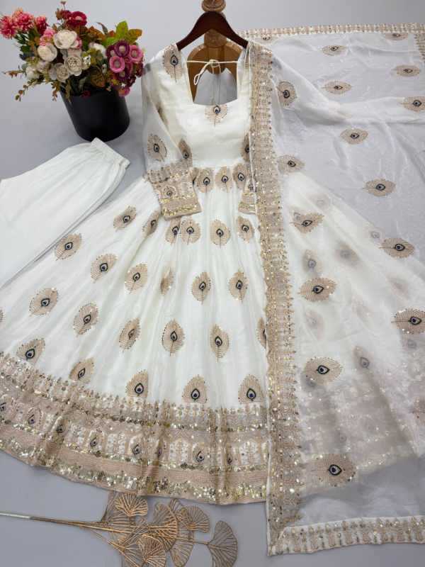 Fendy Embroidery Gown in Off White