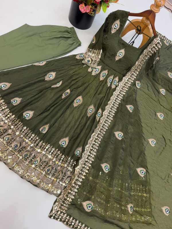 Fendy Embroidery Gown in Off White
