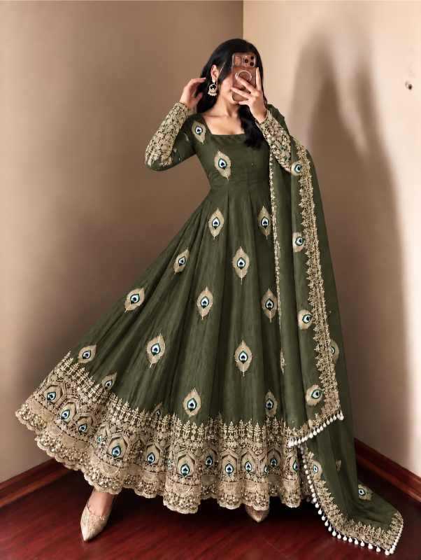 Fendy Embroidery Gown in Off White