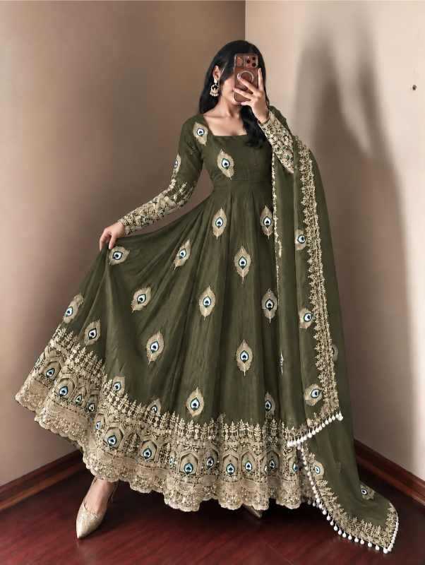 Fendy Embroidery Gown in Off White