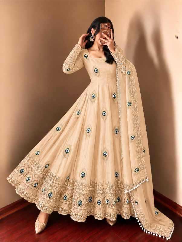 Fendy Embroidery Gown in Off White
