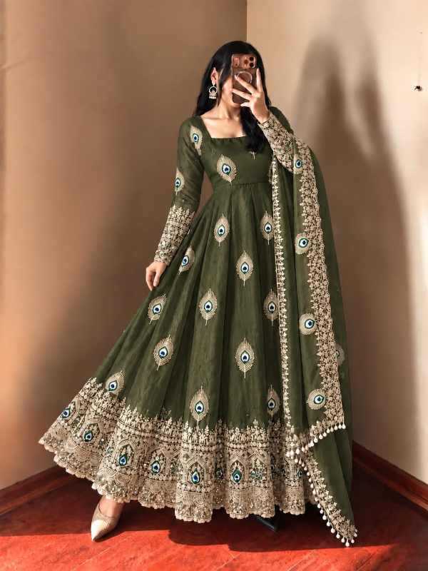 Fendy Embroidery Gown in Off White
