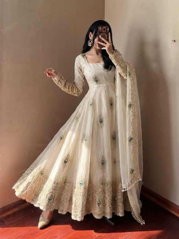 Fendy Embroidery Gown in Off White