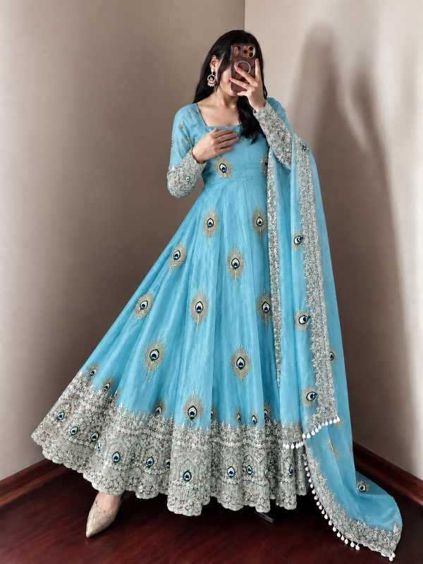 Fendy Embroidery Gown in Off White