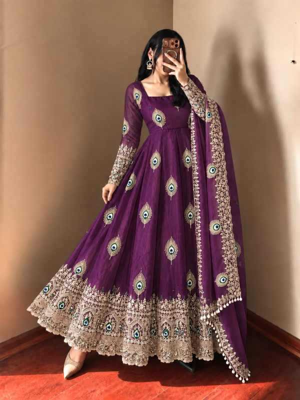 Fendy Embroidery Gown in Off White