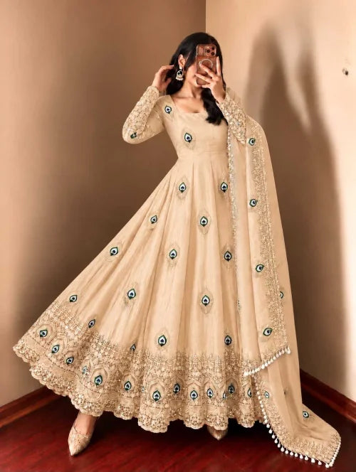 Fendy Embroidery Gown in Off White