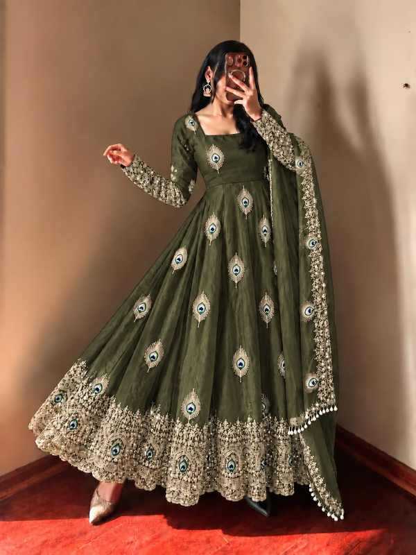 Fendy Embroidery Gown in Off White