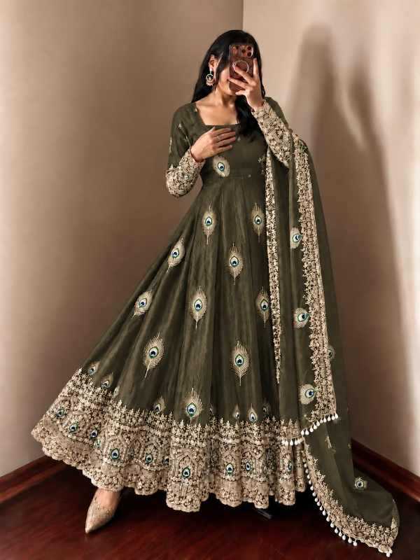 Fendy Embroidery Gown in Off White