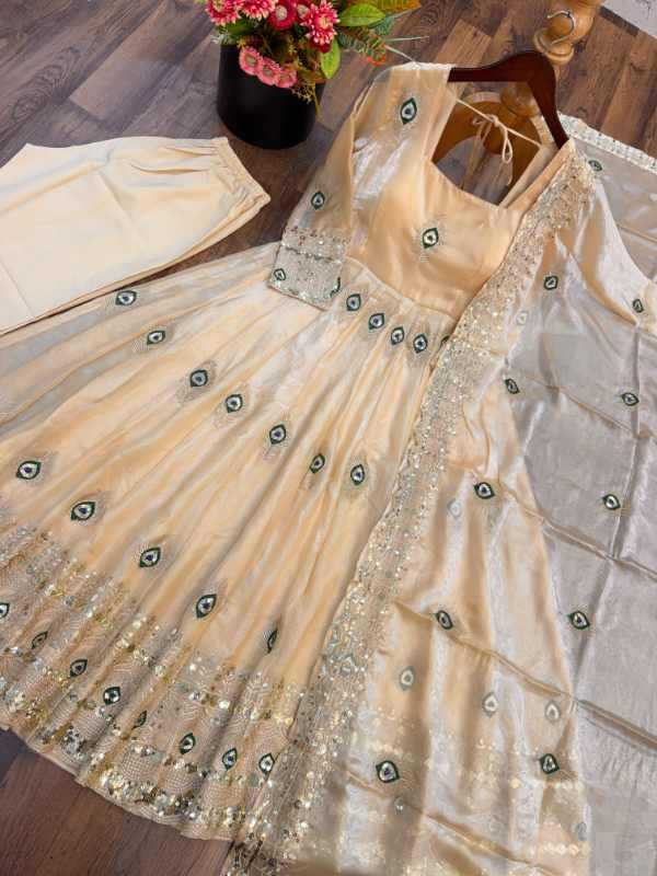 Fendy Embroidery Gown in Off White