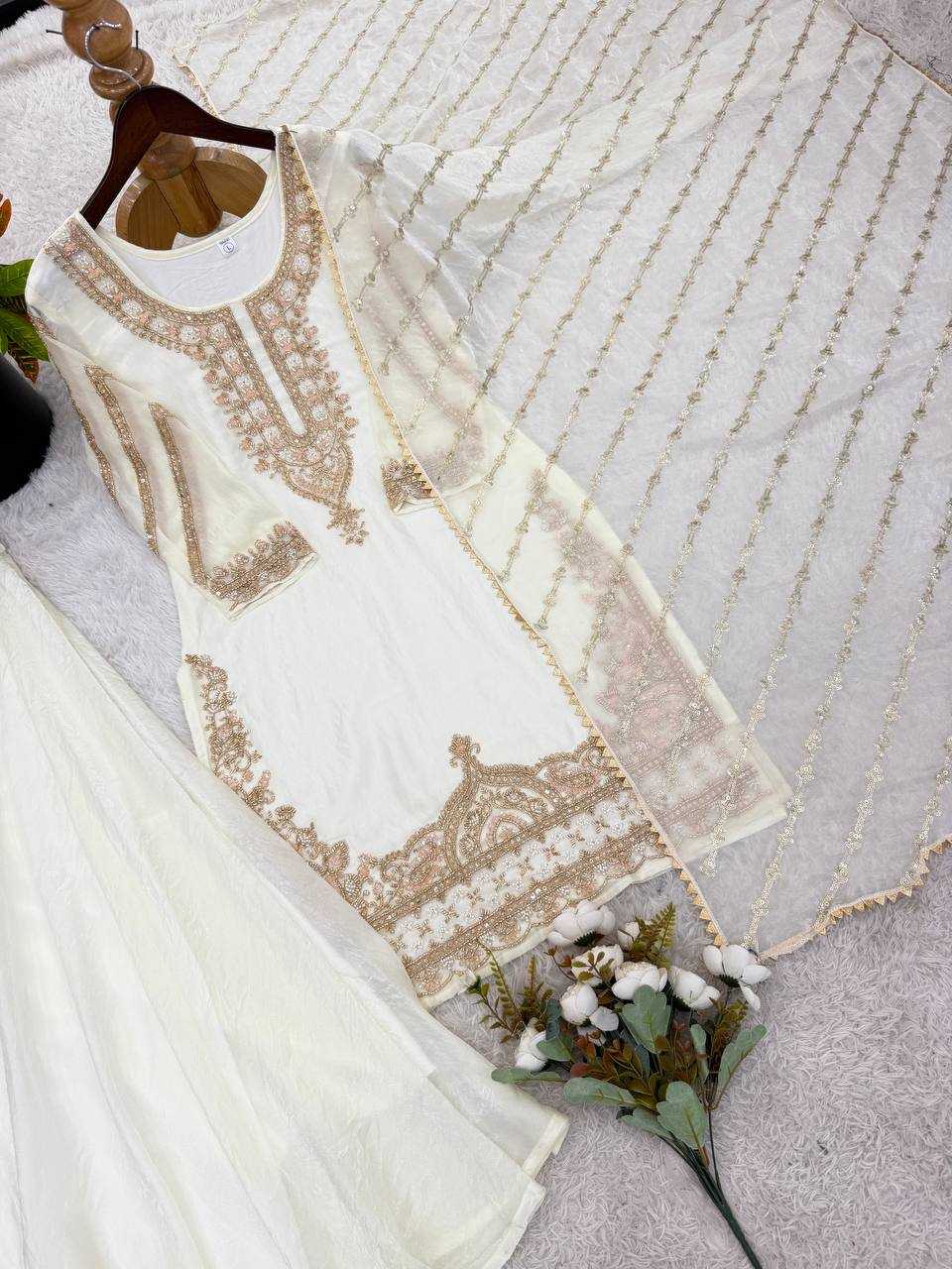Fendy Embroidery Suit