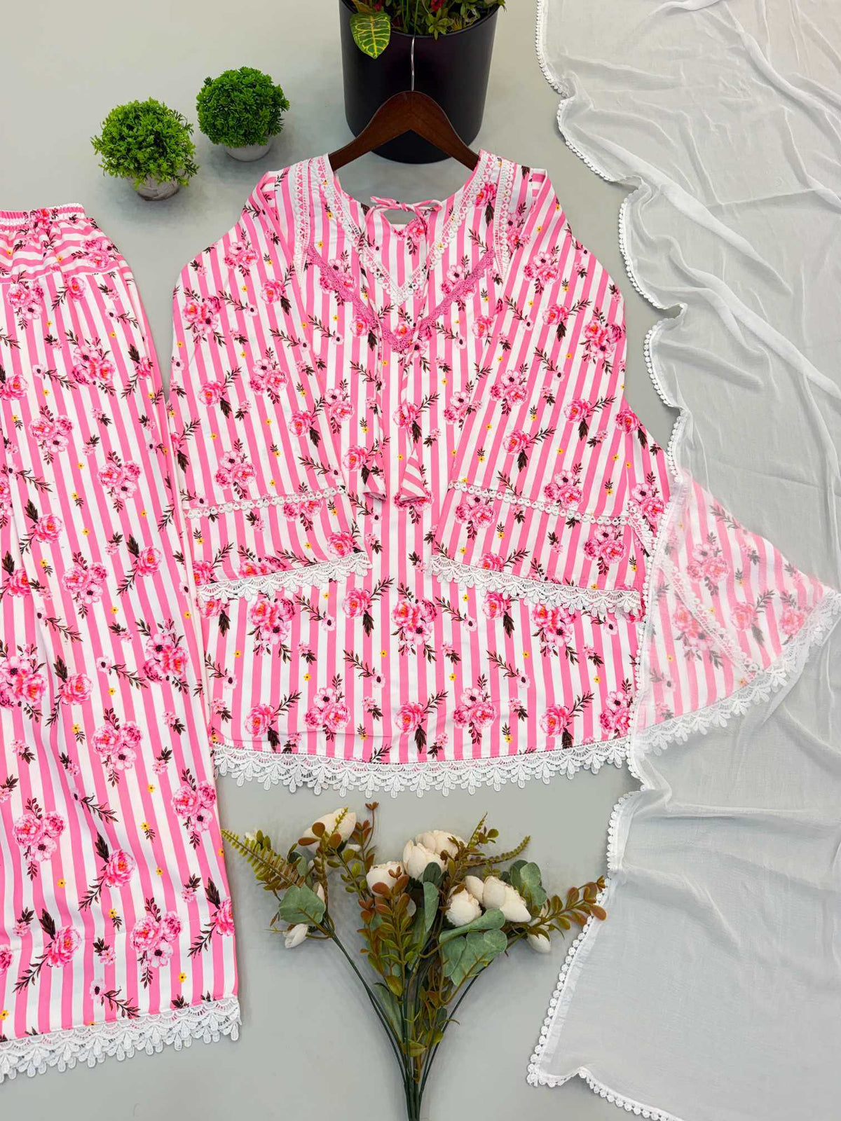Crepe Ladies Suit
