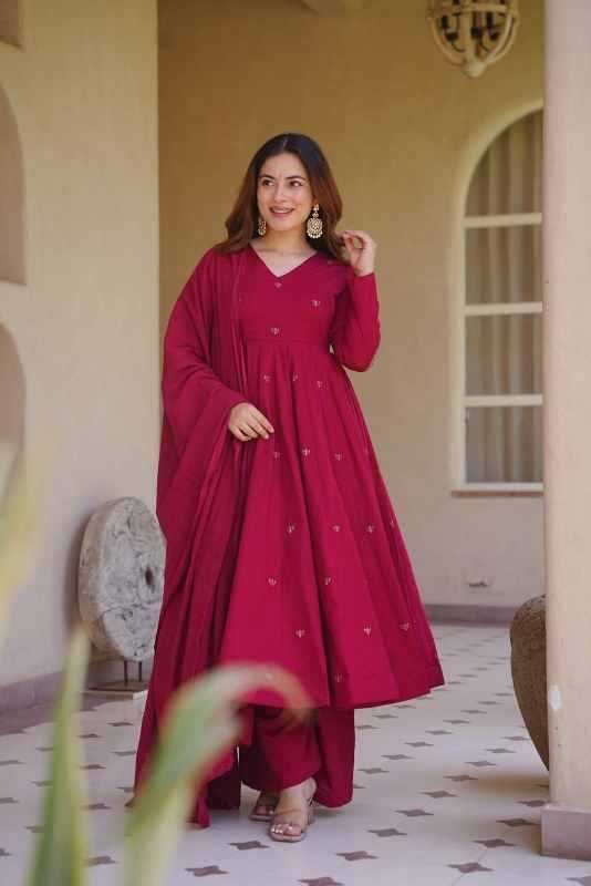 Heavy Roman Silk Embroidery Suit