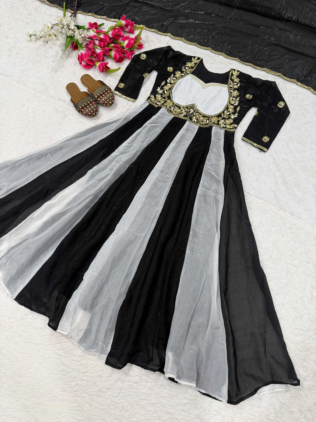Fendy Embroidery Suit in Black