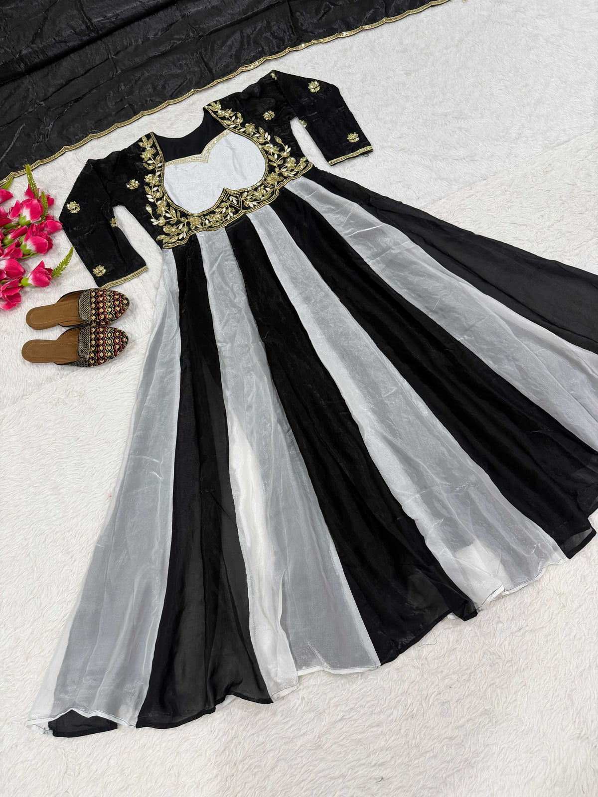 Fendy Embroidery Suit in Black